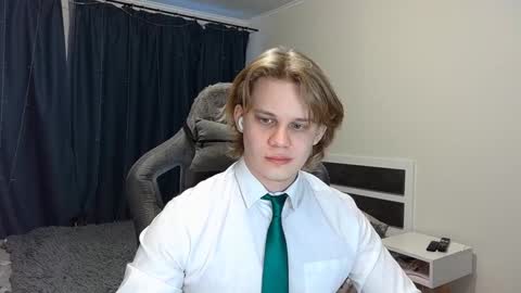 Snapshot of meow_mickey chatting on December 2024 04:33:02 AM Mickey online show from December 2024 04:33:02 AM