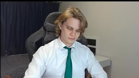 Snapshot of meow_mickey chatting on December 2024 02:33:02 AM Mickey online show from December 2024 02:33:02 AM