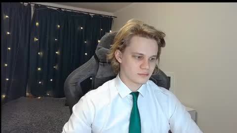 Snapshot of meow_mickey chatting on December 2024 03:53:01 AM Mickey online show from December 2024 03:53:01 AM