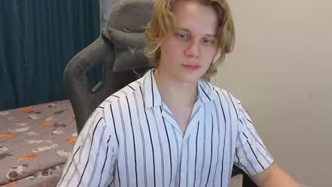 Snapshot of meow_mickey chatting on January 2025 12:15:01 PM Mickey online show from January 2025 12:15:01 PM