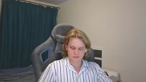 Snapshot of meow_mickey chatting on February 2025 05:44:01 PM Mickey online show from February 2025 05:44:01 PM