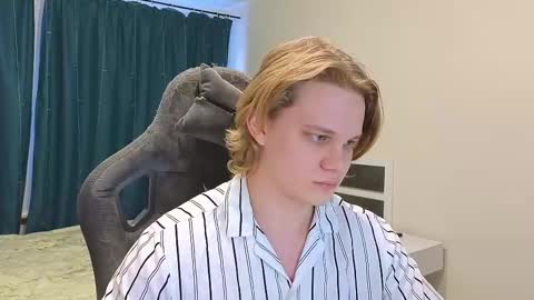 Snapshot of meow_mickey chatting on February 2025 04:18:02 AM Mickey online show from February 2025 04:18:02 AM