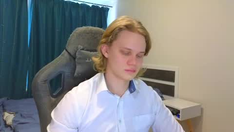 Snapshot of meow_mickey chatting on March 2025 04:45:02 AM Mickey online show from March 2025 04:45:02 AM