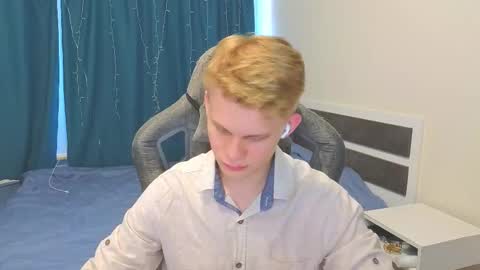 Snapshot of meow_mickey chatting on September 2025 10:04:02 AM Mickey online show from September 2025 10:04:02 AM