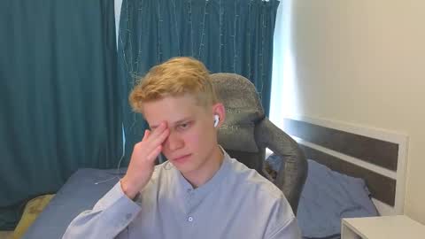 Snapshot of meow_mickey chatting on September 2025 12:06:01 PM Mickey online show from September 2025 12:06:01 PM