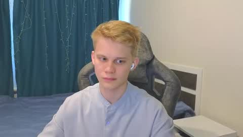 Snapshot of meow_mickey chatting on September 2025 08:05:01 AM Mickey online show from September 2025 08:05:01 AM