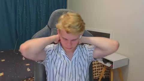 Snapshot of meow_mickey chatting on October 2025 04:04:02 PM Mickey online show from October 2025 04:04:02 PM