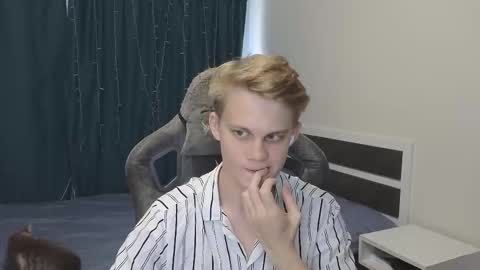 Snapshot of meow_mickey chatting on October 2025 08:26:02 AM Mickey online show from October 2025 08:26:02 AM