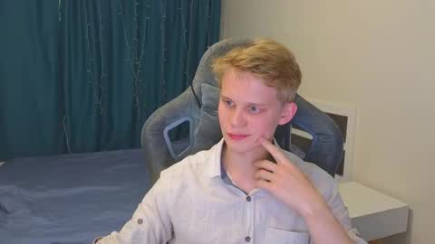 Snapshot of meow_mickey chatting on October 2025 02:17:02 PM Mickey online show from October 2025 02:17:02 PM