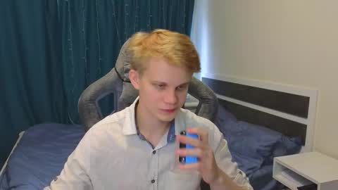 Snapshot of meow_mickey chatting on October 2025 08:40:01 AM Mickey online show from October 2025 08:40:01 AM