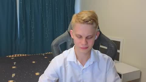 Snapshot of meow_mickey chatting on November 2025 06:24:02 AM Mickey online show from November 2025 06:24:02 AM