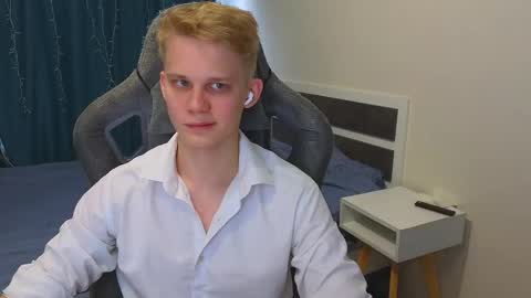 Snapshot of meow_mickey chatting on November 2025 08:02:02 AM Mickey online show from November 2025 08:02:02 AM