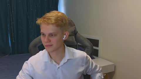 Snapshot of meow_mickey chatting on November 2025 08:48:02 AM Mickey online show from November 2025 08:48:02 AM