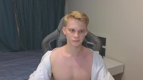 Snapshot of meow_mickey chatting on December 2025 09:01:02 PM Mickey online show from December 2025 09:01:02 PM