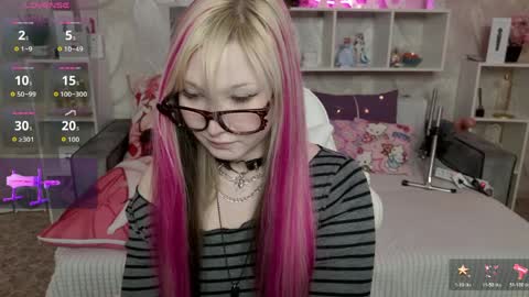 Snapshot of meowkakitty chatting on April 2026 01:37:02 AM MeowkaKitty online show from April 2026 01:37:02 AM