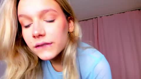 Lilu online show from November 2025 04:15:02 AM