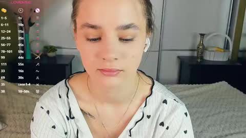 Snapshot of meoww_meows chatting on April 2026 07:13:01 AM Julie online show from April 2026 07:13:01 AM