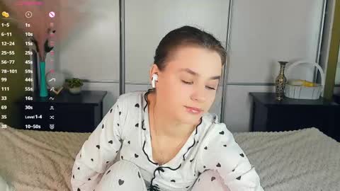 Snapshot of meoww_meows chatting on April 2026 07:45:01 AM Julie online show from April 2026 07:45:01 AM