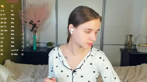 Snapshot of meoww_meows chatting on April 2026 07:53:01 AM Julie online show from April 2026 07:53:01 AM