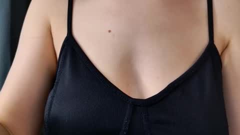 Snapshot of meowwmurr chatting on March 2026 05:21:02 AM Mia online show from March 2026 05:21:02 AM