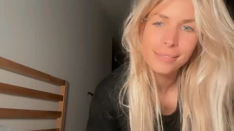 mer_kel online show from April 2026 10:24:02 PM