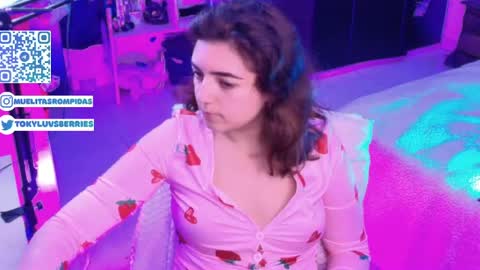 Snapshot of meraki_fraise chatting on April 2026 04:28:01 AM online show from April 2026 04:28:01 AM