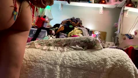 gurlnips online show from December 2024 11:28:02 AM