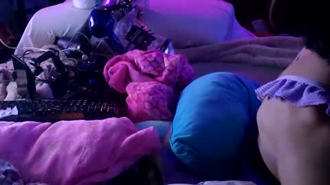 gurlnips online show from January 2025 10:29:02 AM