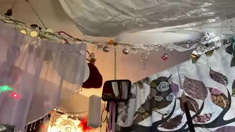 gurlnips online show from March 2025 04:35:02 AM