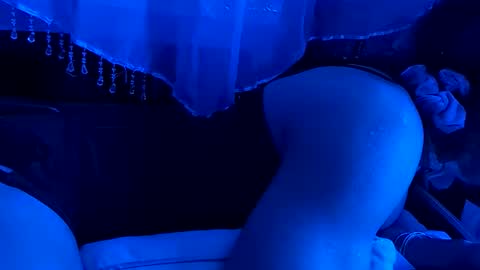 gurlnips online show from October 2025 02:18:01 PM