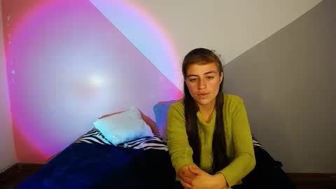 Snapshot of merily_duff chatting on December 2025 12:04:01 AM MERILY online show from December 2025 12:04:01 AM