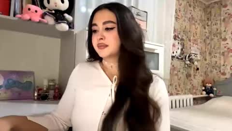 Enni online show from November 2025 05:11:01 PM