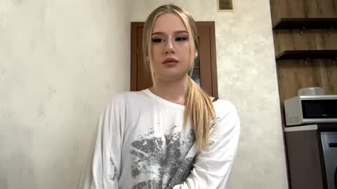 Snapshot of merrileesmoldt chatting on May 2026 12:14:02 PM Stefani online show from May 2026 12:14:02 PM