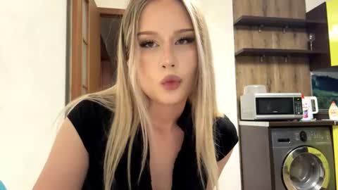 Snapshot of merrileesmoldt chatting on June 2026 01:39:02 PM Stefani online show from June 2026 01:39:02 PM