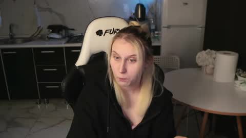 Snapshot of mertyxxx chatting on April 2026 09:09:01 PM Merty online show from April 2026 09:09:01 PM