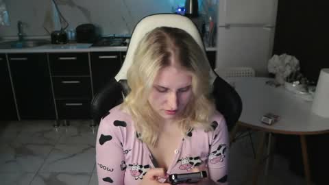 Snapshot of mertyxxx chatting on April 2026 09:15:01 PM Merty online show from April 2026 09:15:01 PM