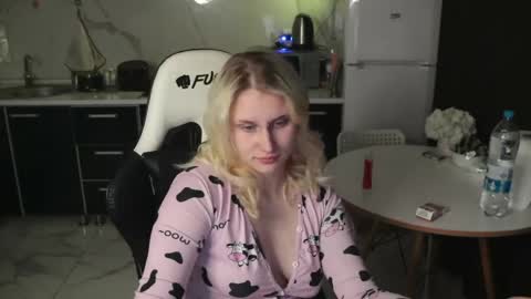 Snapshot of mertyxxx chatting on April 2026 09:39:33 PM Merty online show from April 2026 09:39:33 PM