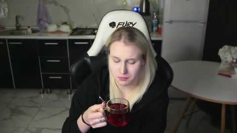 Snapshot of mertyxxx chatting on April 2026 09:16:01 PM Merty online show from April 2026 09:16:01 PM