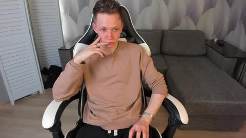 Snapshot of meverik_oushen chatting on March 2026 01:44:02 PM MEVERIK OUSHEN online show from March 2026 01:44:02 PM