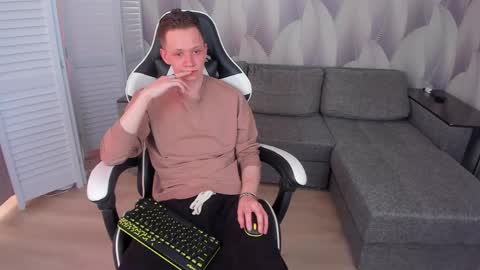 Snapshot of meverik_oushen chatting on April 2026 01:12:02 PM MEVERIK OUSHEN online show from April 2026 01:12:02 PM