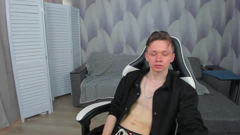 Snapshot of meverik_oushen chatting on April 2026 01:19:01 PM MEVERIK OUSHEN online show from April 2026 01:19:01 PM