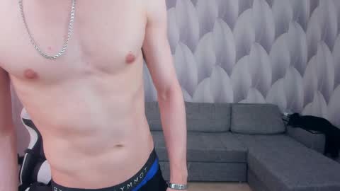 Snapshot of meverik_oushen chatting on April 2026 01:03:02 PM MEVERIK OUSHEN online show from April 2026 01:03:02 PM
