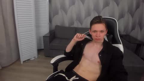 Snapshot of meverik_oushen chatting on April 2026 01:46:01 PM MEVERIK OUSHEN online show from April 2026 01:46:01 PM