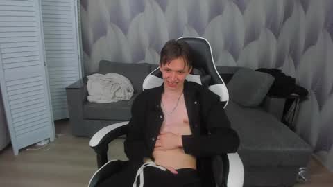 Snapshot of meverik_oushen chatting on May 2026 08:35:02 PM MEVERIK OUSHEN online show from May 2026 08:35:02 PM