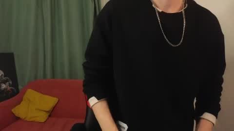 Snapshot of meverik_oushen chatting on May 2026 12:43:02 PM MEVERIK OUSHEN online show from May 2026 12:43:02 PM