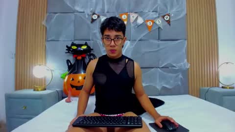 Snapshot of mexwilliams chatting on November 2025 12:29:02 PM mexwilliams online show from November 2025 12:29:02 PM