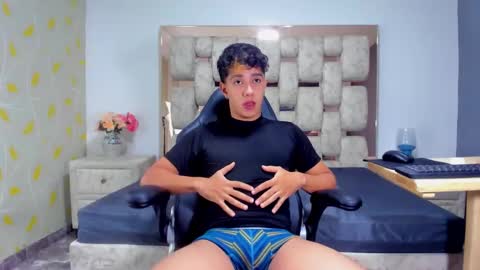 Snapshot of mexwilliams chatting on December 2025 12:43:02 PM mexwilliams online show from December 2025 12:43:02 PM