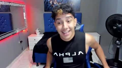 Snapshot of mexwilliams chatting on December 2025 12:47:01 PM mexwilliams online show from December 2025 12:47:01 PM