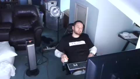 Snapshot of mfdoom6stax chatting on January 2026 12:43:02 PM LockedOutNaked online show from January 2026 12:43:02 PM