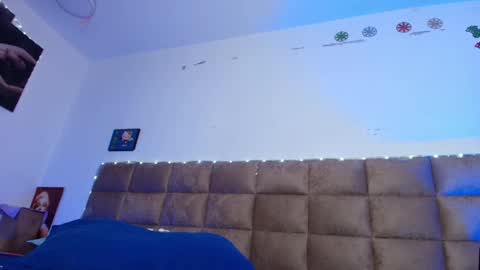 Emi online show from September 2025 07:24:02 PM